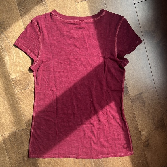 Red t-shirt - Picture 2 of 3